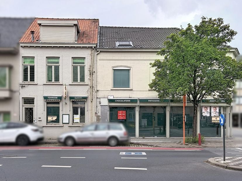 WOONHUIS, HANDELSHUIS &amp; 2 STAANPLAATSEN - <br />
<br />
Wij werden gelast met de openbare verkoop via BIDDIT van volgende goederen. Deze loten worden