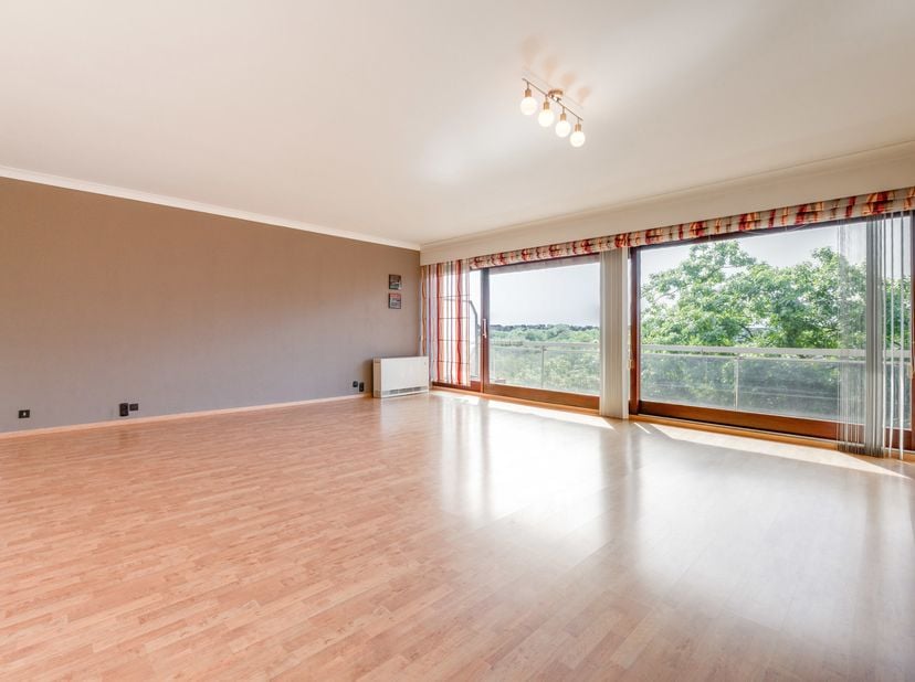 UKKEL – Nabij de Brugmannlaan - Brugmannpark – Rustig gelegen in een groene en bosrijke buurt: Mooi APPARTEMENT (1slpk/1badk) van ± 111m² bruto (volge