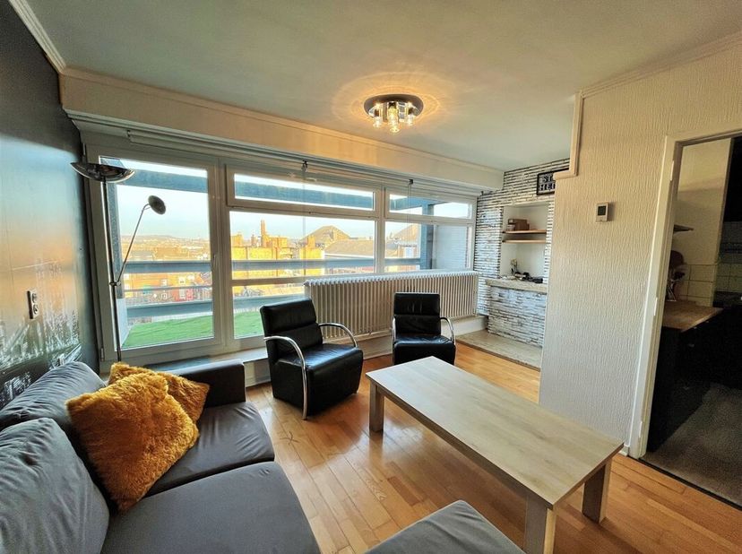 Appartement entièrement meublé et équipé, idéal pour deux étudiants. <br />
Ce bien est situé au coeur de la ville haute, proche des différentes Haute