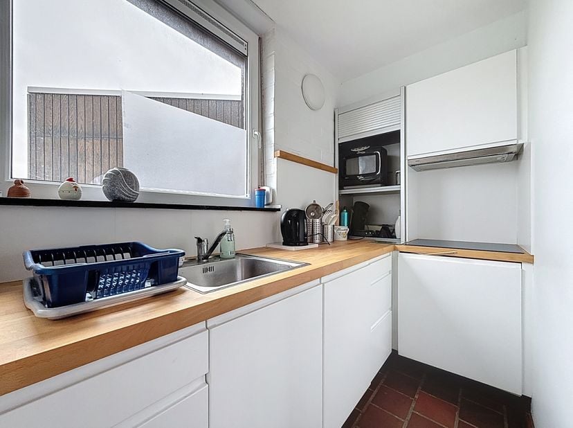 Op het domein Nieuweryde bevindt zich dit charmante duplex appartement op de tweede verdieping (zonder lift). Dankzij de ligging nabij het maritiem pa