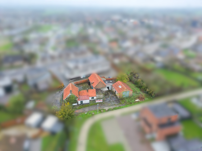 Terrain magnifiquement situé (697 m²) à vendre dans un emplacement idéal à Zedelgem.<br />
<br />
Cette parcelle située au calme, pour des bâtiments o