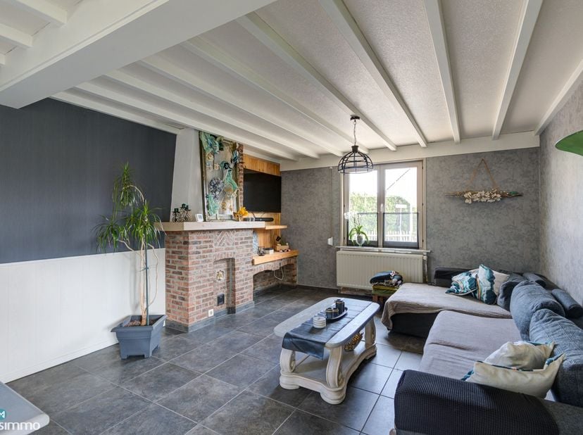 GERENOVEERDE, INSTAPKLARE VRIJSTAANDE WONING MET 3 SLAAPKAMERS IN NEEROETEREN (MAASEIK)<br />
<br />
*** Bekijkt U deze woning via een aanverwante web