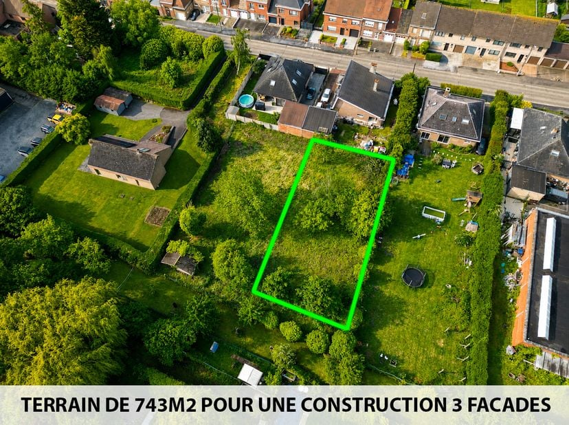 Découvrez ce terrain à bâtir de 743 m², idéal pour la construction d’une maison 3 façades.<br />
Largeur du terrain : +/- 18 m<br />
Profondeur du ter
