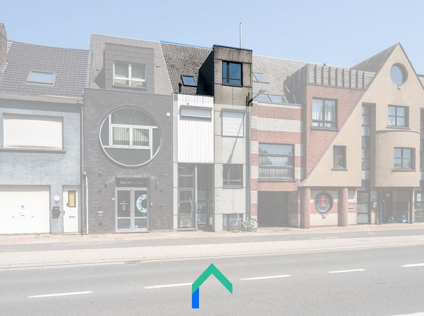 Indeling<br />
Op de 2e verdieping van een kleinschalige residentie vinden we dit gezellig appartement met 1 slaapkamer terug. De leefruimte is zeer l