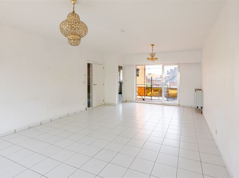 BEZOEKMOMENT op woensdag 8 juli tussen 16u00 en 17u00 (enkel op afspraak). <br />
Bent u op zoek naar een ruim appartement op een centrale ligging in