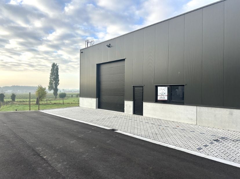 Bien professionnel à vendre à Deinsesteenweg 121 boîte U8,
                    8760 Aarsele
