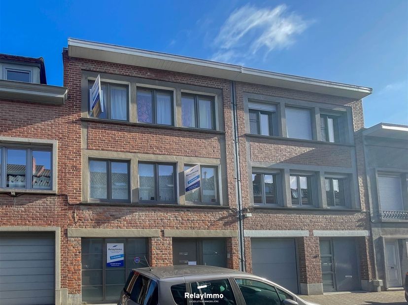 Belle maison unifamiliale 4 chambres avec jardin, pouvant également servir de profession libérale, située sur une parcelle de 170 m² et développant un