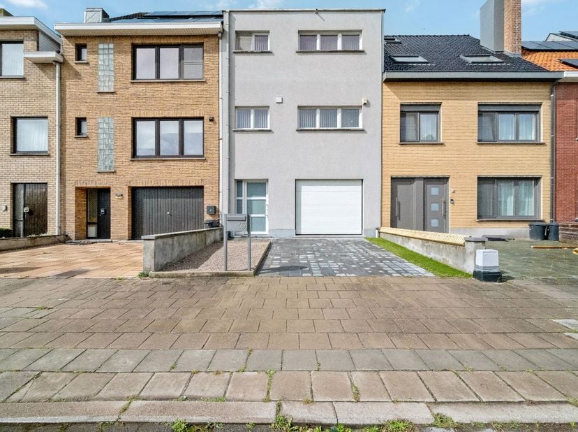 Huis te koop in Meidoornstraat 45,
                    8400 Oostende