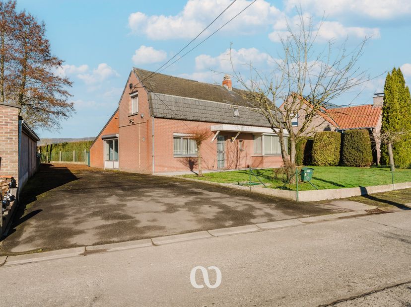 MOMENT DE VISITE jeudi 28/5<br />
<br />
Vous recherchez une maison située au calme avec une vue à couper le souffle? C'est votre chance!<br />
<br />
