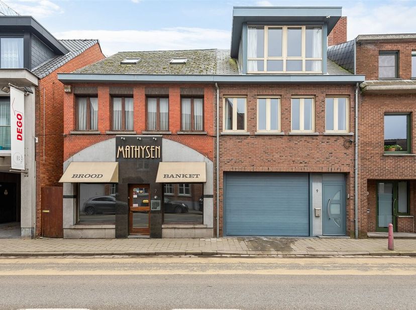 Locatie: <br />
Deze woning is gelegen aan de Vrijheid 9 in Hoogstraten. De vrijheid is de belangrijkste winkel- en handelsstraat van de stad en pal i