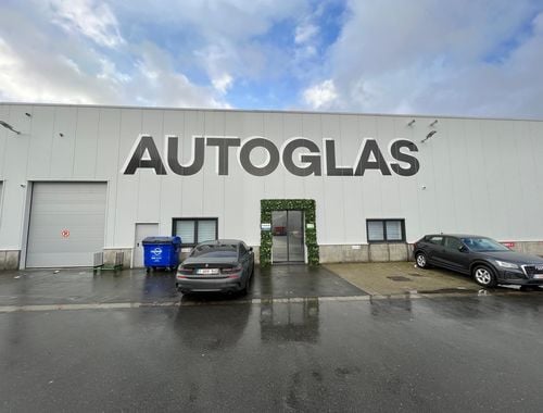                                         Magazijn met bureel te koop in Wilrijk, € 1.200.000
