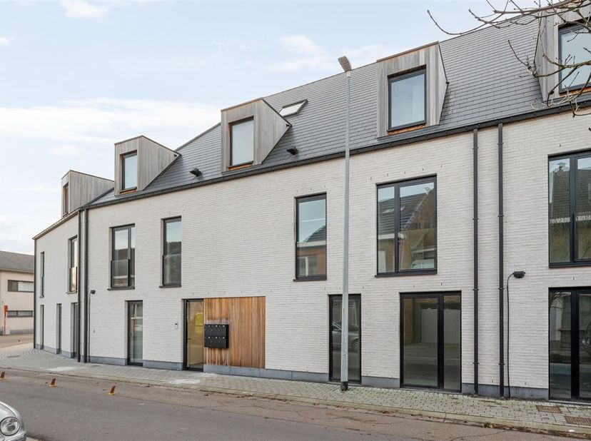 Unieke investeringskans op toplocatie in Dendermonde<br />
Ligging:<br />
Moderne, stijlvolle woonlocatie in de Denderstreek, vlak bij het charmante d