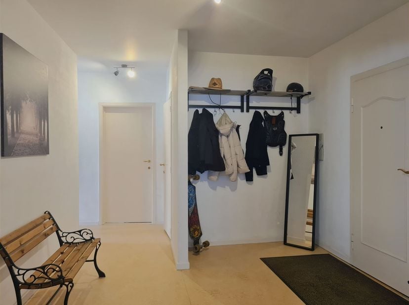 Ruim appartement met 2 slaapkamers en garage<br />
<br />
Ligging: Het appartement is centraal gelegen in Turnhout, op wandelafstand van de Grote Ma