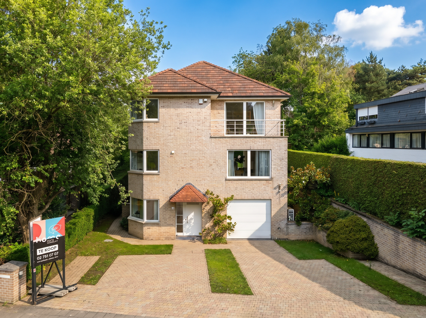Te koop: Exclusieve villa in Kraainem<br />
Adres: Sint-Antoniuslaan 17, 1950 Kraainem<br />
Vraagprijs: €1.249.000<br />
Bewoonbare oppervlakte: 411