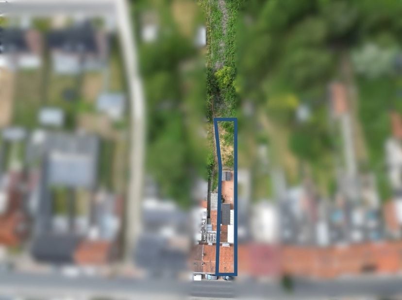Deze te renoveren woning met tuin is gelegen in Rekkem. Het betreft hier een perceel van 260m² (mogelijkheid tot het bijkopen van extra grond). Zie il