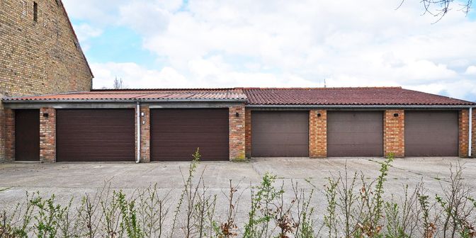 Garage te huur in Baron Ruzettelaan 433 - box bus 2, 8310 Assebroek