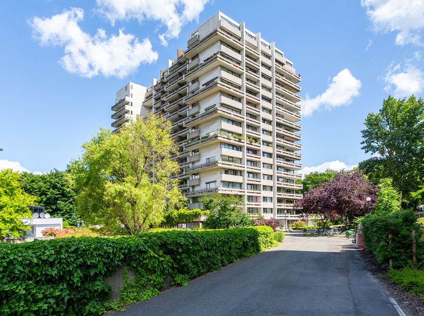 Uitstekend onderhouden appartement van ca. 116m², voorzien van een prachtig terras 24m² met parkzicht. Gelegen in de standingvolle Residentie Hertogen