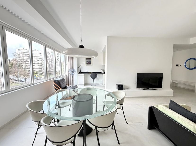 Gepresenteerd door Debora Peruch Tel : 0476/71.28.17 ou debora.peruch@victoire.be<br />
Victoire Junot stelt u graag dit elegante appartement met 2 sl