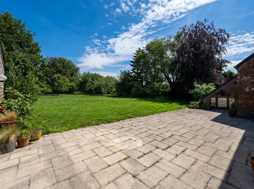 GENAPPE – Loupoigne, Prachtige VILLA (4SLPK/4BADK/VRIJ BEROEP/ZWEMBAD) van ± 570 m² bewoonbare oppervlakte op een perceel van 58 are 53 ca in een land