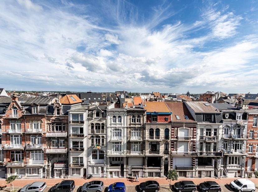Dit appartement is gelegen op amper 100 meter van het Casino achter de Zeedijk, 5 minuten van de belangrijkste winkelstraten en openbaar vervoer. <br