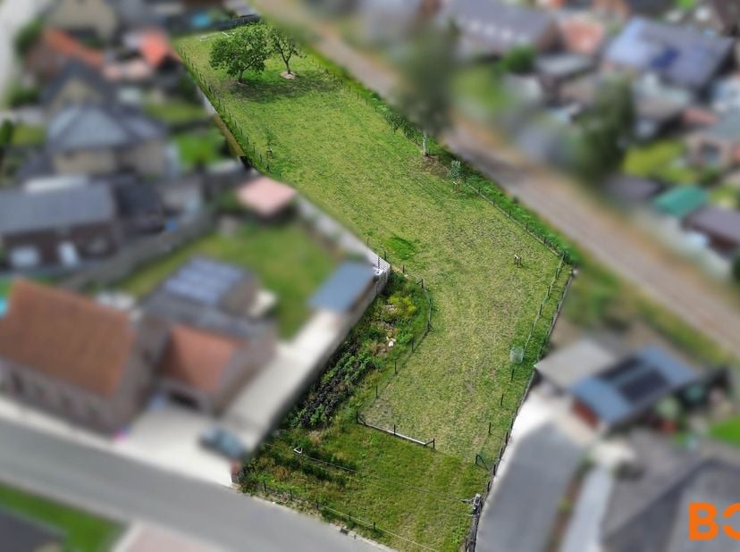 Bent u op zoek naar de perfecte locatie om uw droomwoning te realiseren? Dan is deze bouwgrond in Adegem beslist een bezoek waard.<br />
<br />
Gelege