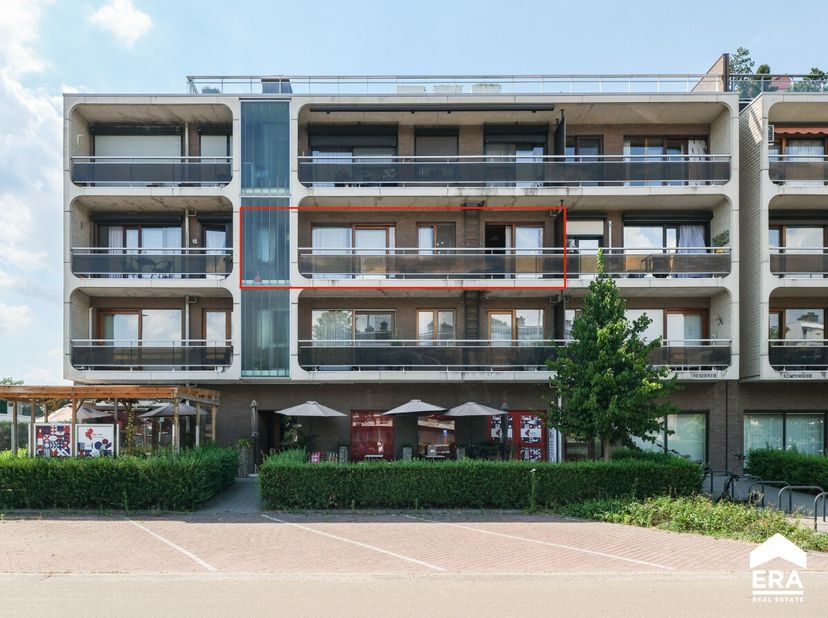 Te koop: Instapklaar appartement met 2 slaapkamers in de populaire Banneuxwijk van Hasselt, vlakbij het centrum en belangrijke invalswegen.Dit verzorg