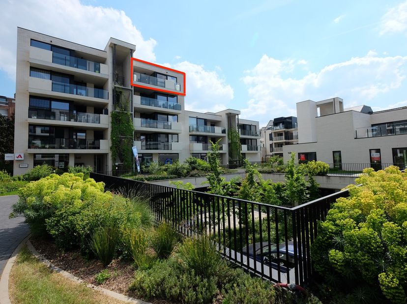 Ontdek dit lichtrijke appartement op de hoogste verdieping van het gegeerde woonproject&amp;nbsp;De Stadspoort, een bijzonder aangename en groene woonomge