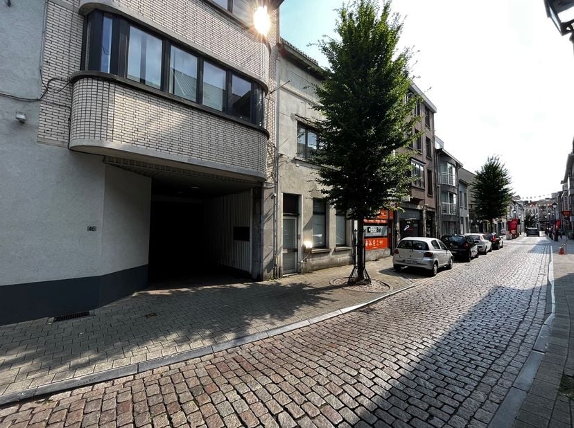 Garage à vendre
                    à 2500 Lier