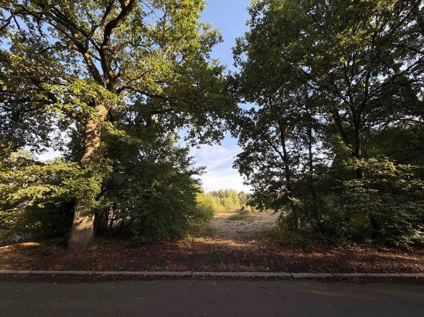 Genk, Kneippstraat 28: Ruime en uitstekend gelegen bouwgrond van 10a 81ca in een natuurrijke omgeving.<br />
<br />
Ontdek dit mooie&amp;nbsp;perceel van&amp;
