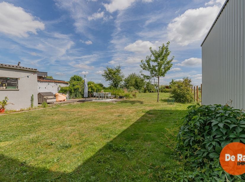 EERSTE BEZOEKDAG ZATERDAG 11/07 VAN 10U TOT 12U (enkel op afspraak!)<br />
DENDERMONDE - Deze verzorgde instapklare woning kunt u vinden in Schoonaard