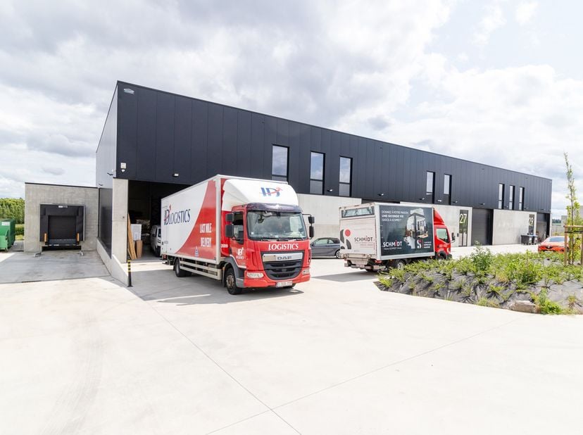 /! Plusieurs espaces disponibles à la location sur ce projet neuf.<br />
Espace intérieur aménageable en fonction de l'activité, en accord avec le pro