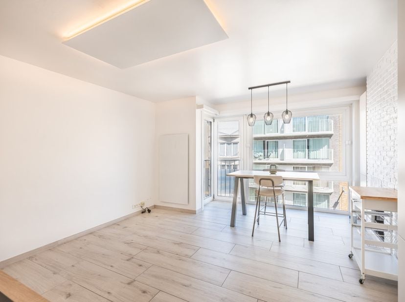 Gerenoveerde studio te koop in residentie Zandkreek. Deze residentie is gelegen in de vernieuwde Sint-Idesbaldusstraat te Koksijde en geniet van een u