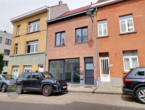                                         Boutique à vendre à Woluwe-Saint-Pierre, € 400.000
