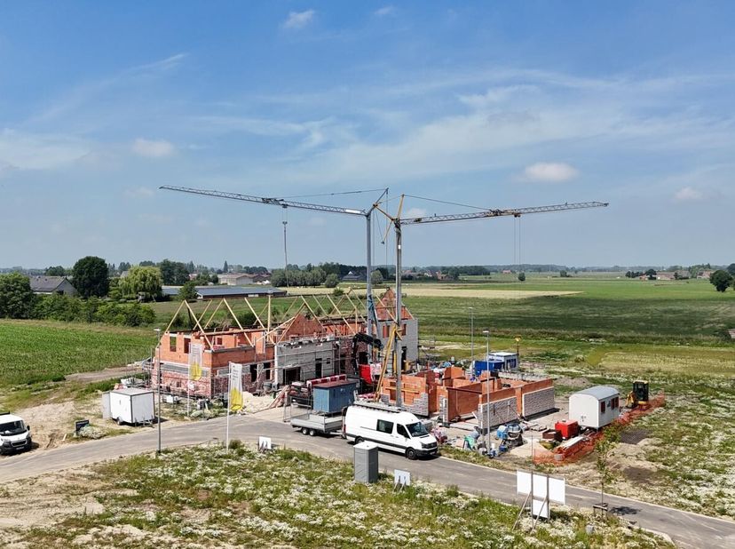 Langs de Hovaerestraat (rechts naast huisnummer 70) in Koekelare realiseren ze deze nieuwe verkaveling waar lot 2 te koop is. Je woont er op een boogs