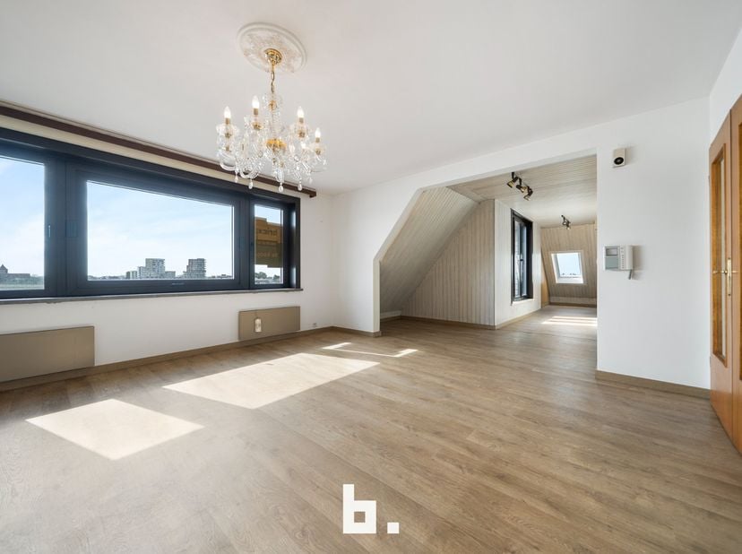Instapklaar en ruim appartement met prachtig open zicht op de Spuikom! Gelegen op de vierde verdieping van een verzorgde residentie, geniet dit appart