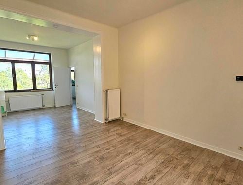                                         Appartement te huur in Ukkel, € 1.100
