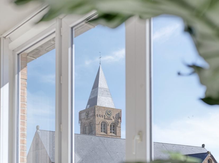 Instapklare duplex met 2 à 3 slaapkamers en mogelijkheid tot aankoop van afzonderlijke garage<br />
<br />
Op een rustige locatie in het dorpscentrum