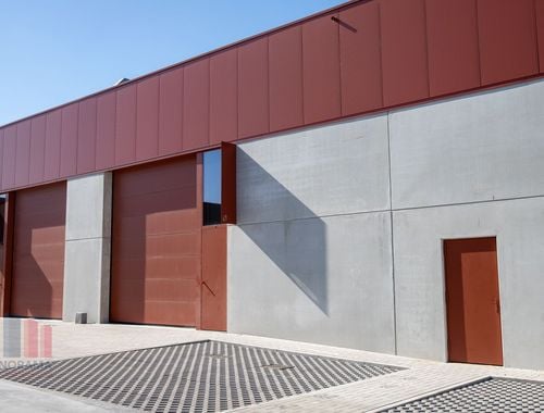                                         Bedrijfsgebouw te koop in Izegem, € 311.110
