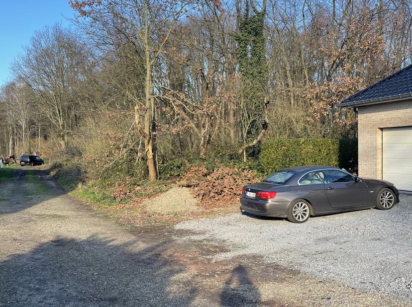 2 aanliggende percelen grond <br />
Bouwland : 21.40+2140 totale oppervlakte 4280m/2 deze gronden kunnen mits de nodige aanpassingen en voorzieningen