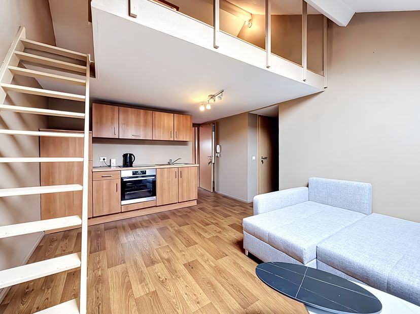 EASYHOME biedt dit appartement met 2 slaapkamers aan, ideaal gelegen in het centrum van Libramont, vlakbij winkels, scholen en alle voorzieningen.<br