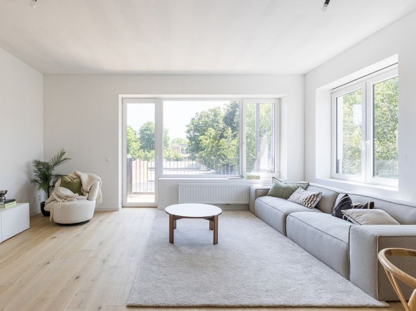 De Panne: Volledig gerenoveerd 3-slaapkamerappartement met zonnig terras en garageoptie! Op een rustige en centrale ligging nabij het centrum van De P