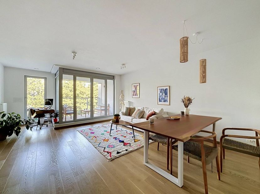 Brussel: Modern appartement gebouwd in 2018, gelegen vlak bij het Sint-Katelijneplein!<br />
<br />
Dit ruime appartement met 3 slaapkamers, gelegen o