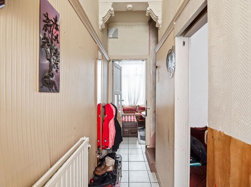 Maison à rénover avec potentiel près du centre de Malines<br />
<br />
Cette propriété à rénover est idéalement située près du centre de Malines et