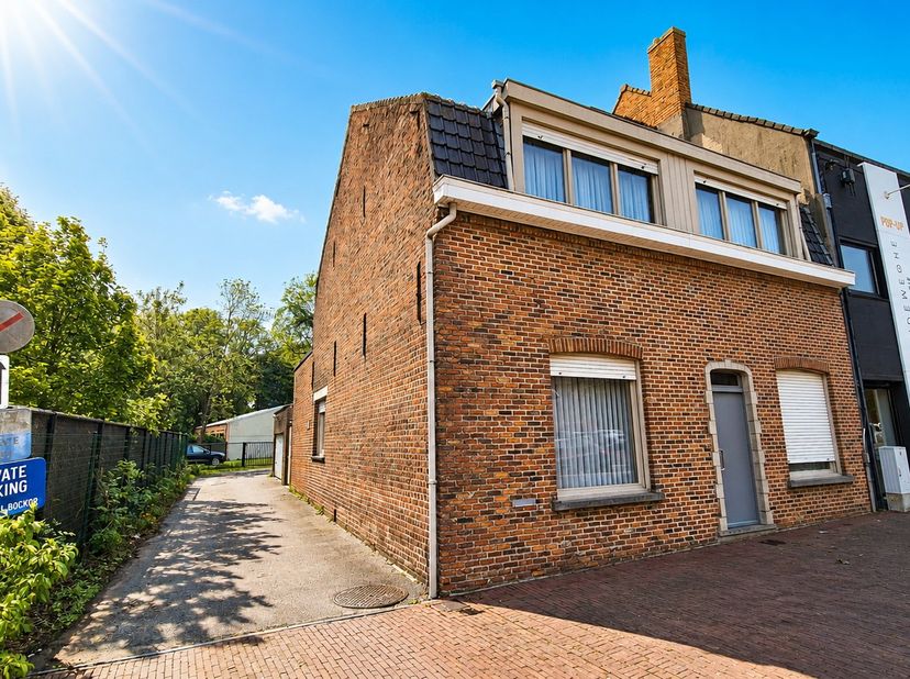 Voor wie houdt van het dorpsgevoel centrum Bellegem (landelijke deelgemeente van groot Kortrijk) bevindt zich deze uitzonderlijk ruime woning, die uit