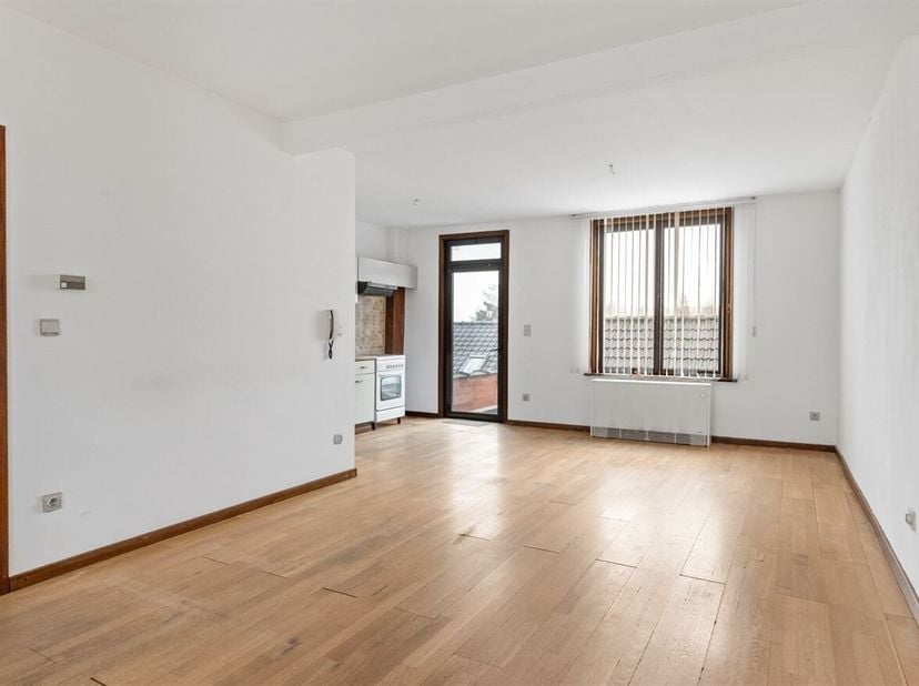 Journée portes ouvertes le samedi 14 mars de 14h à 15h<br />
Immeuble commercial situé au centre de la ville + appartement en duplex<br />
Situation<b