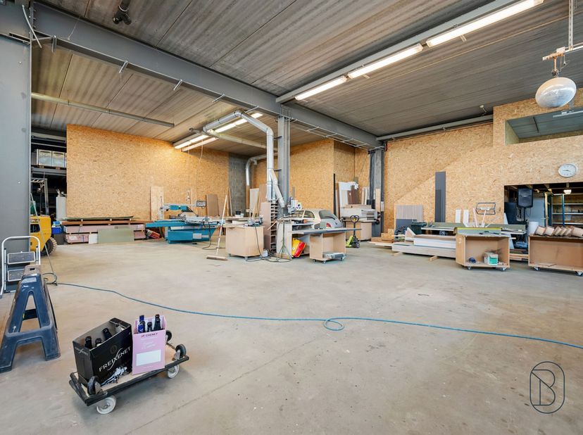 CHEF-D'ŒUVRE ARCHITECTURAL CONTEMPORAIN À OUDENAARDE<br />
<br />
Ce bâtiment remarquable situé à Audenarde représente une opportunité d'investissem