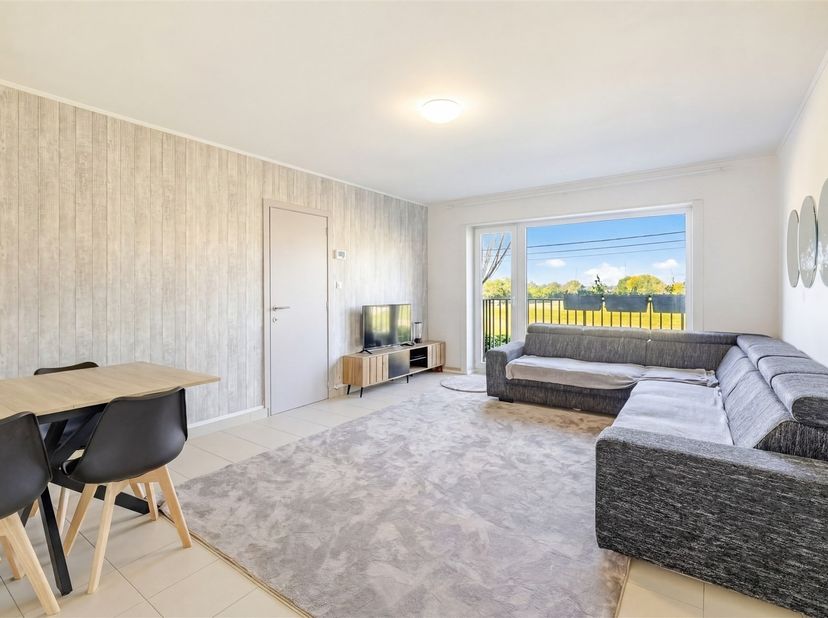 Dit appartement ligt dicht bij de “De vallei van de Serskampse Beek” en geniet dus van dit prachtige beschermd natuurgebied in de omgeving. Toch heeft