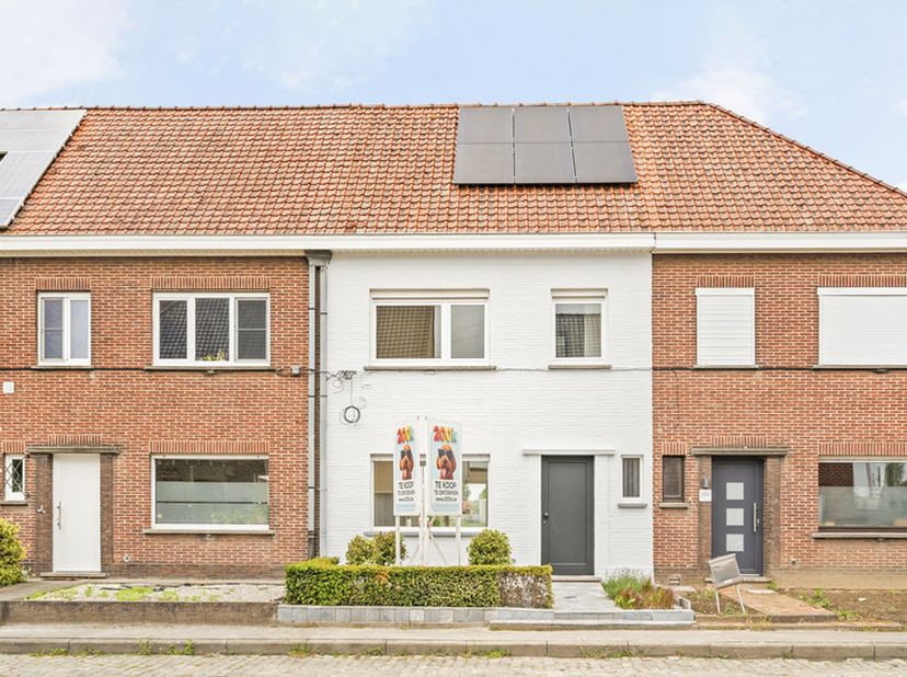 Klaar om in te trekken. Op een zaterdagochtend koffie halen aan een keuken die af is, niet wachten op een werf die nog jaren duurt.<br />
Deze woning