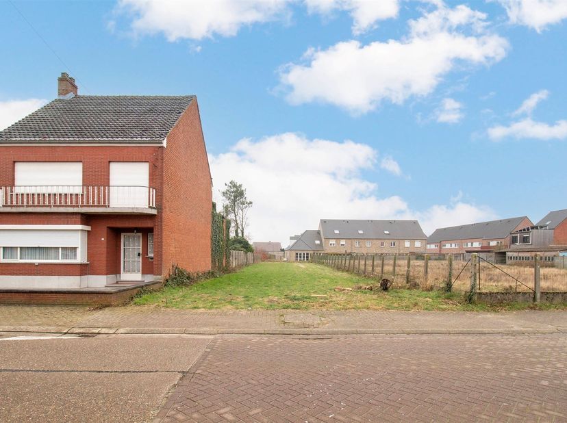 Bouwgrond voor HOB op een perceel van 588m². <br />
<br />
Deze grond ligt midden in het centrum van Voortkapel. Alle nodige faciliteiten (school, w