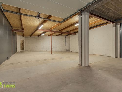                                         Magazijn zonder bureel te huur in Dendermonde, € 840
